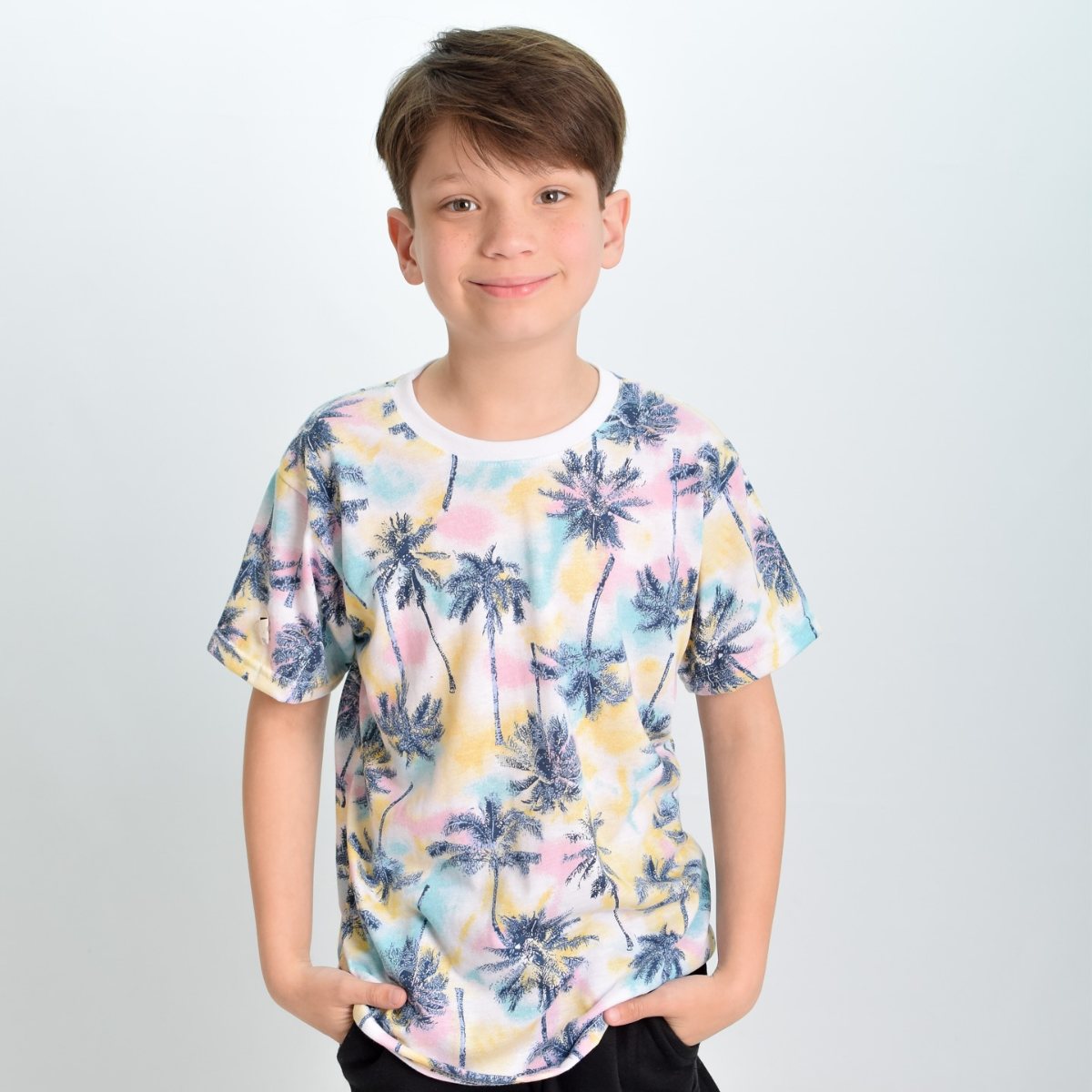 Retrato con camisa estampada